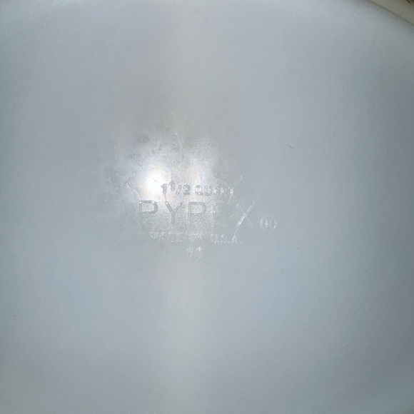 Vintage Pyrex 1.5 Quart Divided Casserole Dish-Golden Ivy Metallic Vine Pattern - Picture 5 of 6